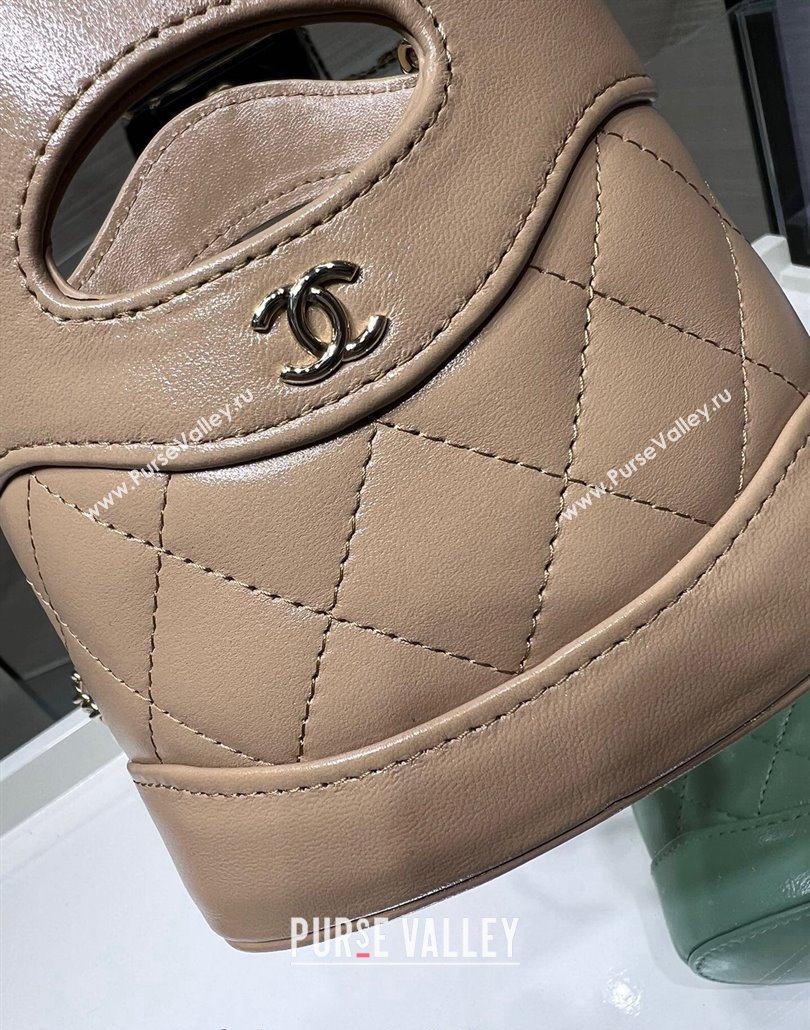 Chanel Shiny Lambskin Clutch with Chain AP3924 Beige 2024 (yezi-240517079)