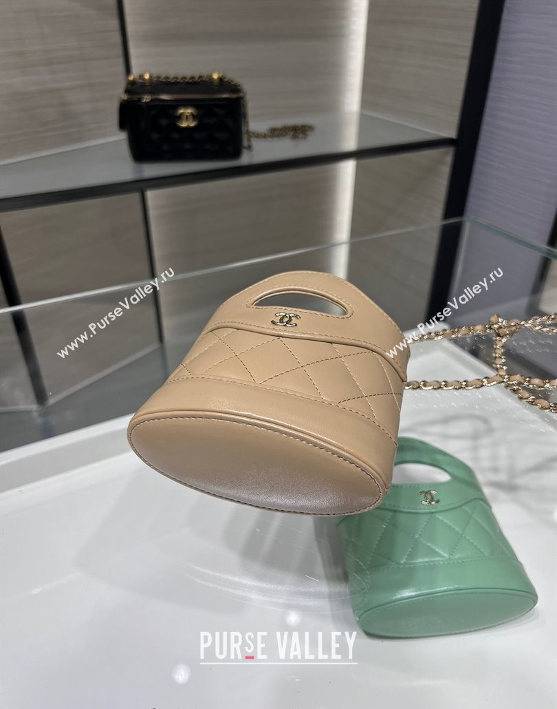 Chanel Shiny Lambskin Clutch with Chain AP3924 Beige 2024 (yezi-240517079)