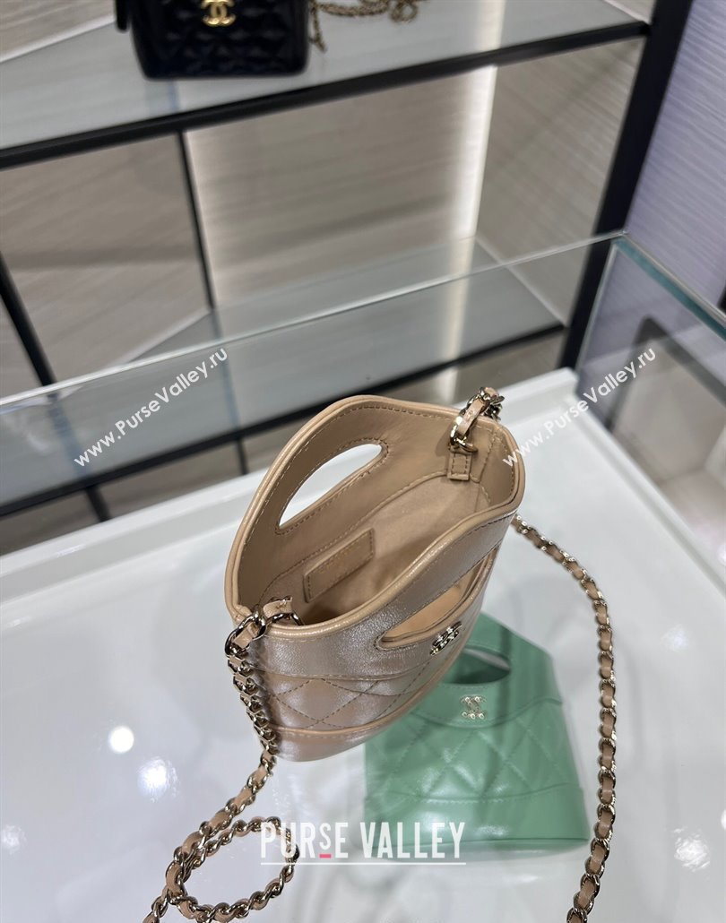 Chanel Shiny Lambskin Clutch with Chain AP3924 Beige 2024 (yezi-240517079)
