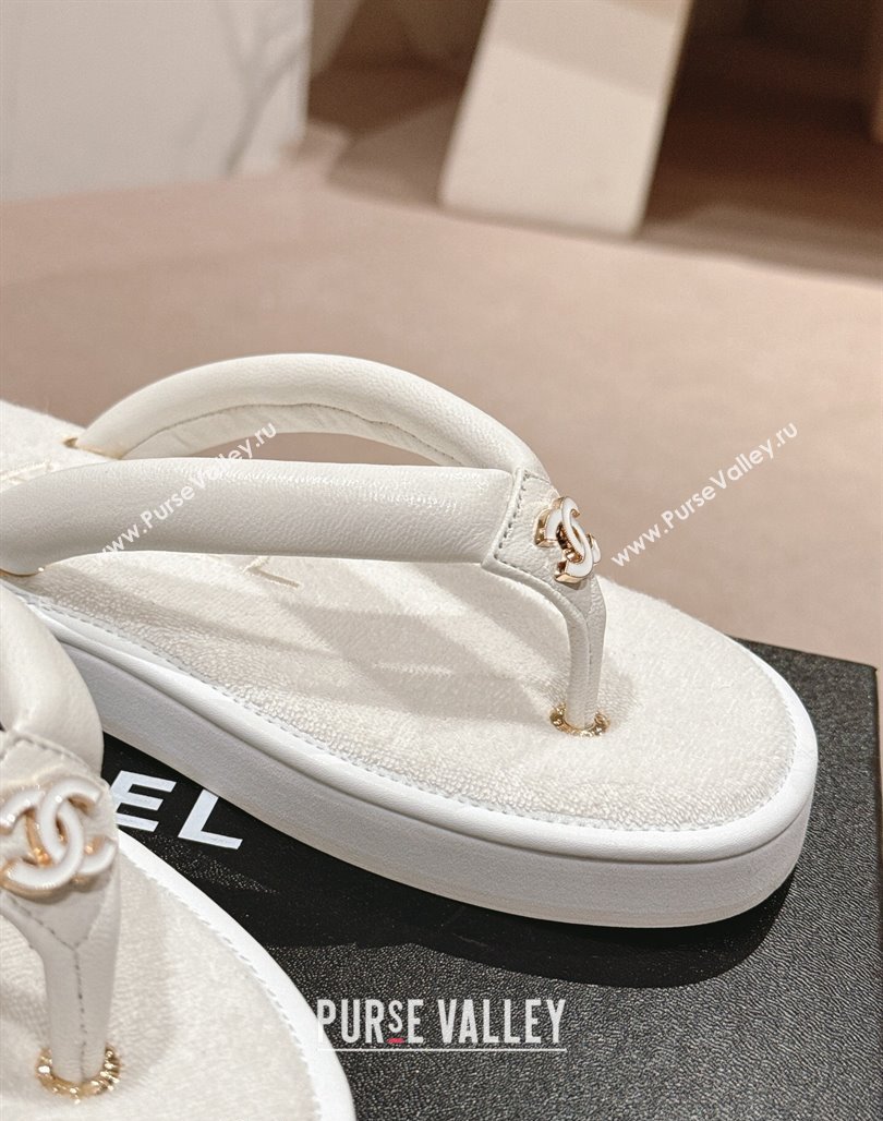 Chanel Lambskin Thong Flat Slides Sandal with CC Patch White 2024 0601 (MD-240601048)