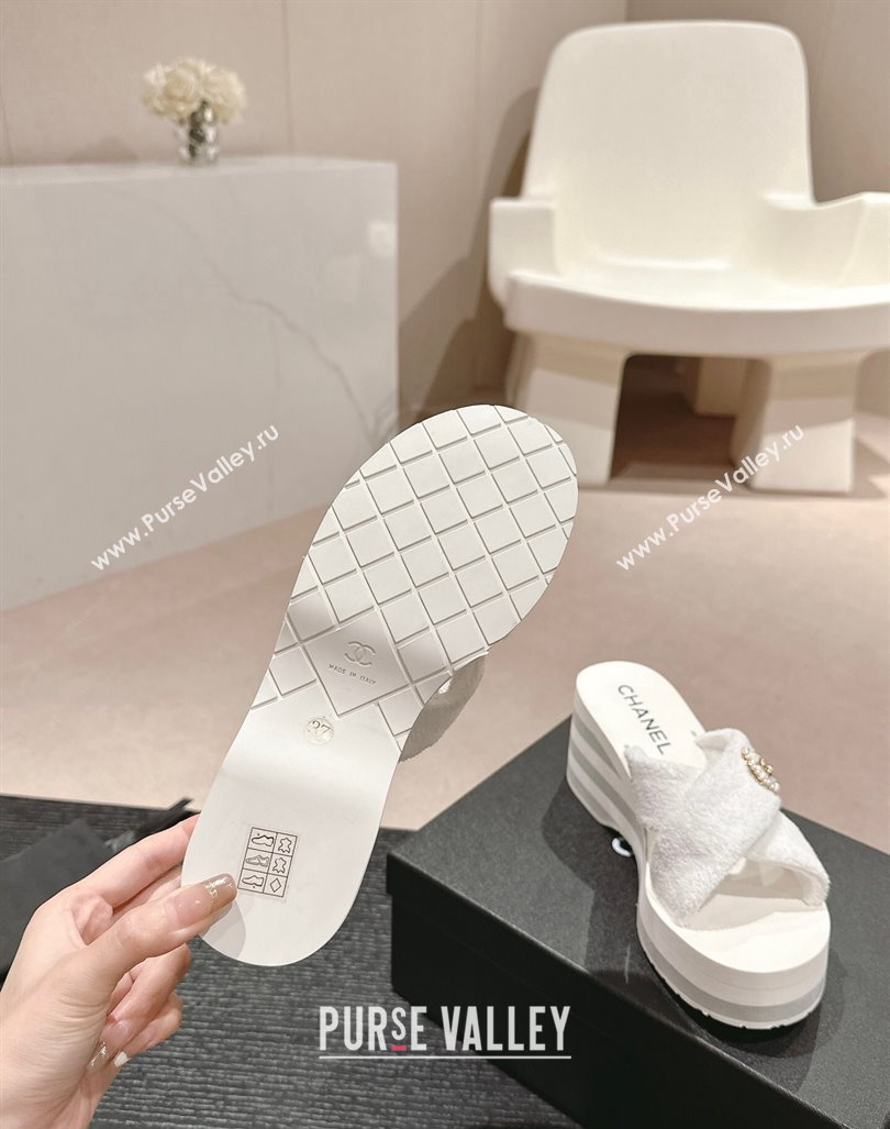 Chanel Towl Wedge Slides Sandals 7cm White 2024 0603 (MD-240603132)