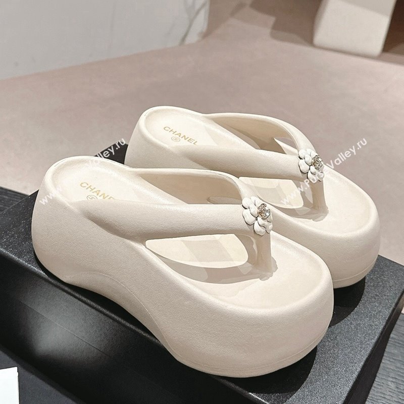 Chanel Rubber Platform Slide Thong Sandals 4cm with Bloom White 2 2024 070301 (MD-240603149)