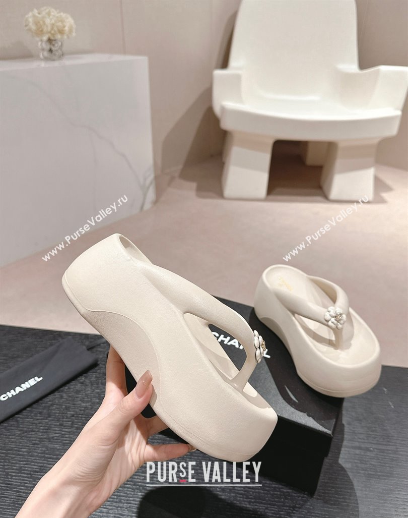 Chanel Rubber Platform Slide Thong Sandals 4cm with Bloom White 2 2024 070301 (MD-240603149)