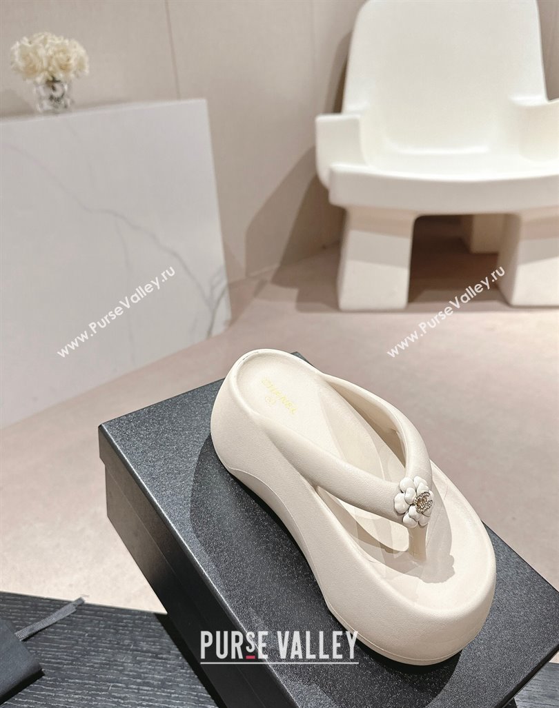 Chanel Rubber Platform Slide Thong Sandals 4cm with Bloom White 2 2024 070301 (MD-240603149)