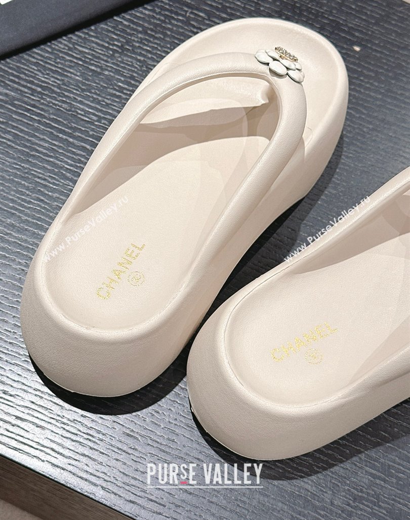 Chanel Rubber Platform Slide Thong Sandals 4cm with Bloom White 2 2024 070301 (MD-240603149)