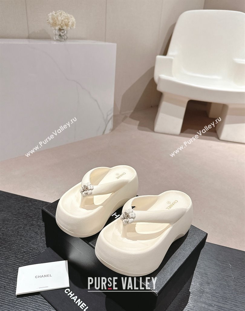 Chanel Rubber Platform Slide Thong Sandals 4cm with Bloom Cream White 2024 070301 (MD-240603152)