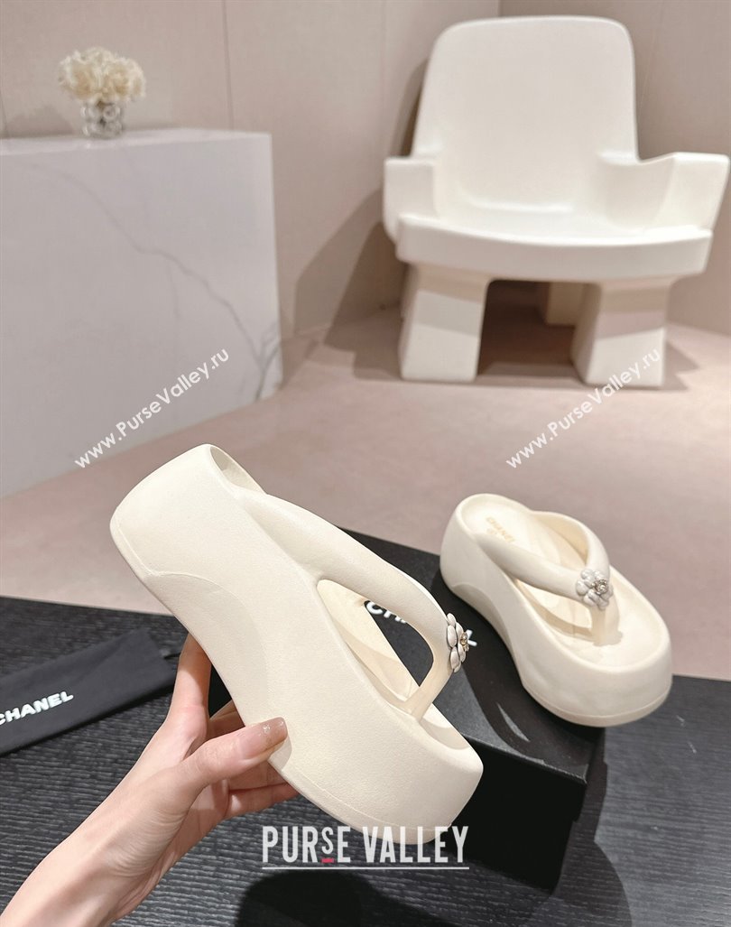 Chanel Rubber Platform Slide Thong Sandals 4cm with Bloom Cream White 2024 070301 (MD-240603152)