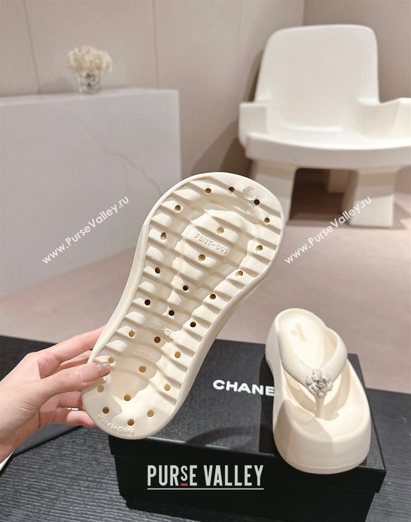 Chanel Rubber Platform Slide Thong Sandals 4cm with Bloom Cream White 2024 070301 (MD-240603152)