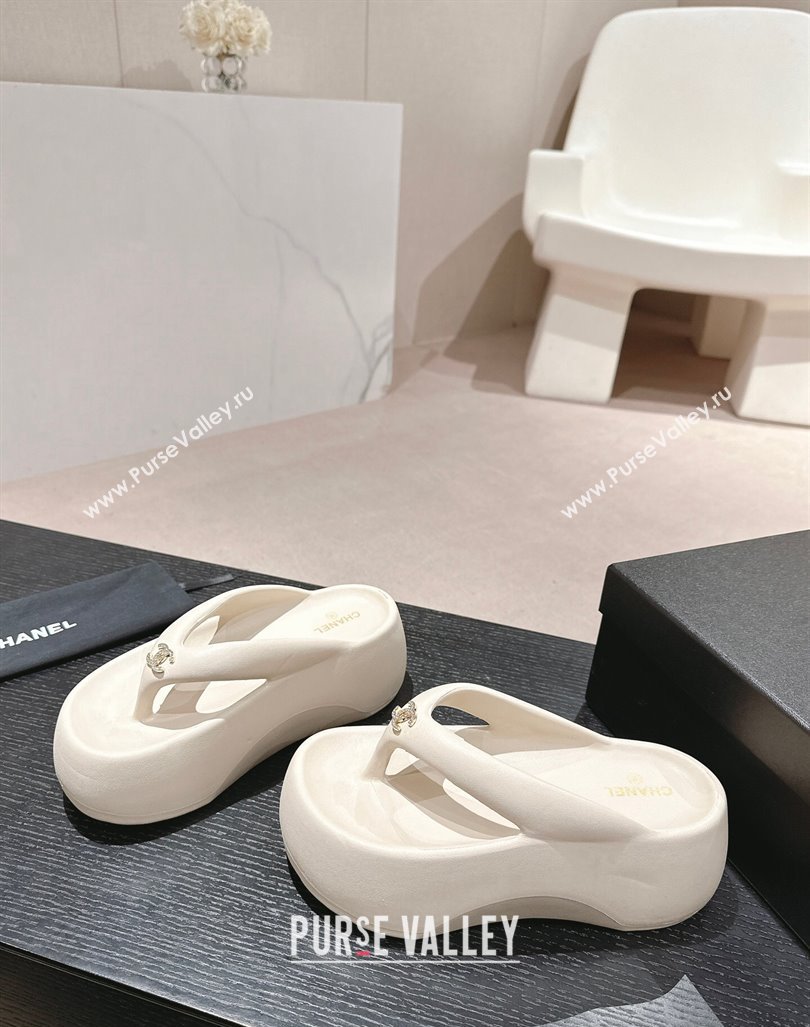 Chanel Rubber Platform Slide Thong Sandals 4cm with CC White 2 2024 070301 (MD-240603155)