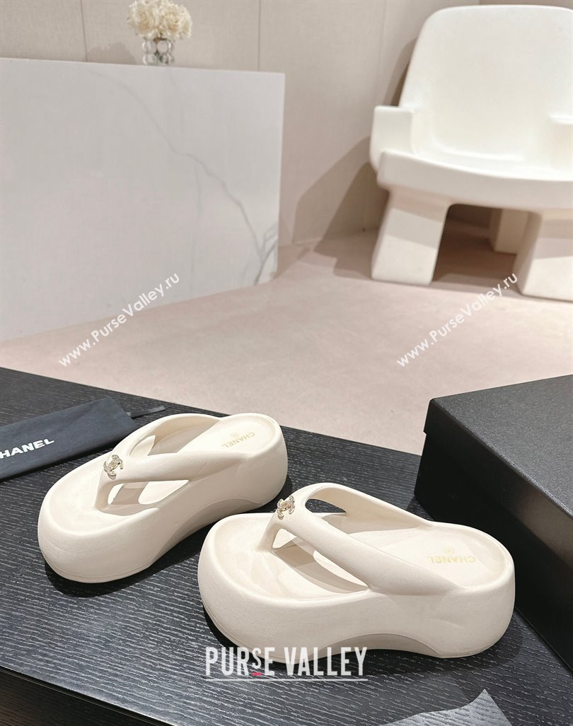 Chanel Rubber Platform Slide Thong Sandals 4cm with CC White 2 2024 070301 (MD-240603155)