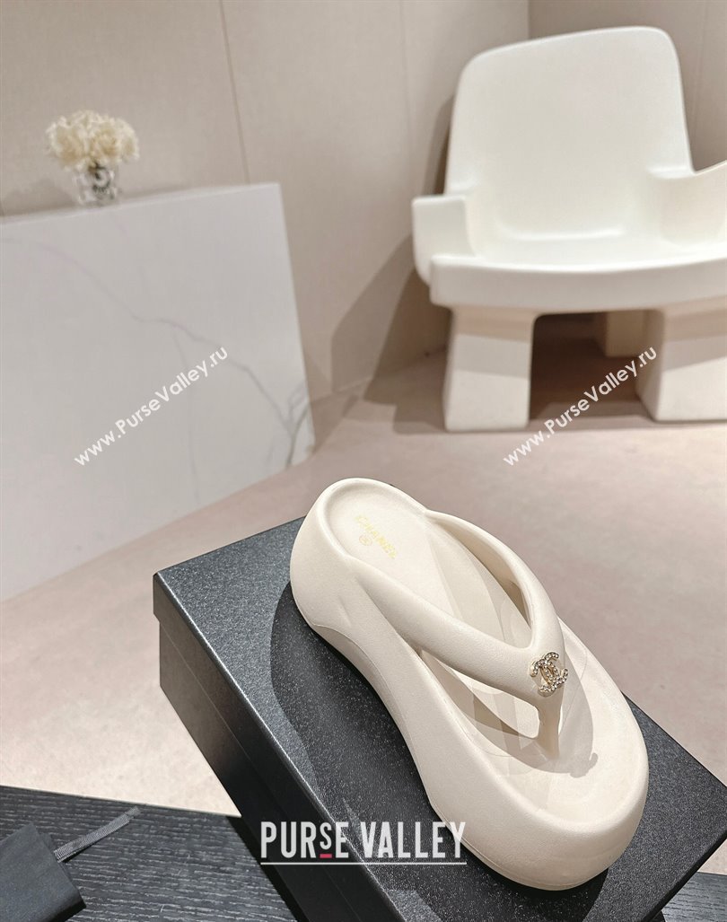 Chanel Rubber Platform Slide Thong Sandals 4cm with CC White 2 2024 070301 (MD-240603155)