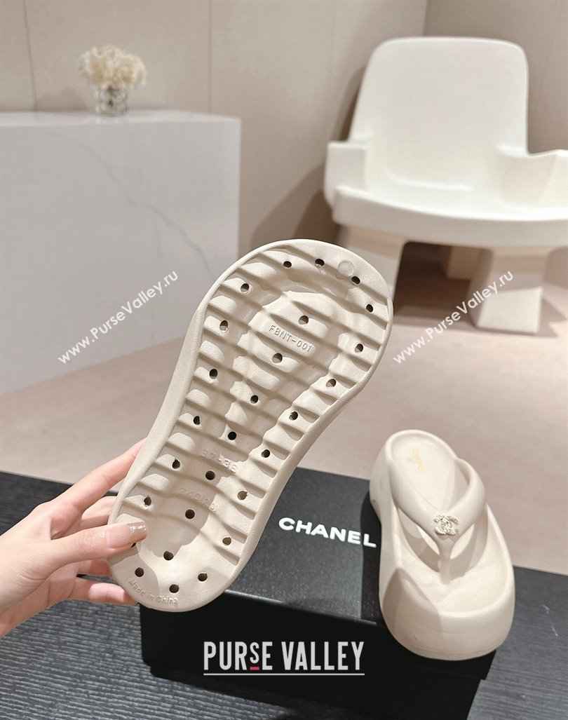 Chanel Rubber Platform Slide Thong Sandals 4cm with CC White 2 2024 070301 (MD-240603155)