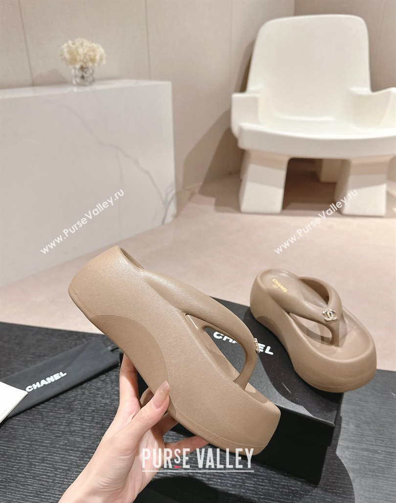 Chanel Rubber Platform Slide Thong Sandals 4cm with CC Khaki 2024 070301 (MD-240603156)