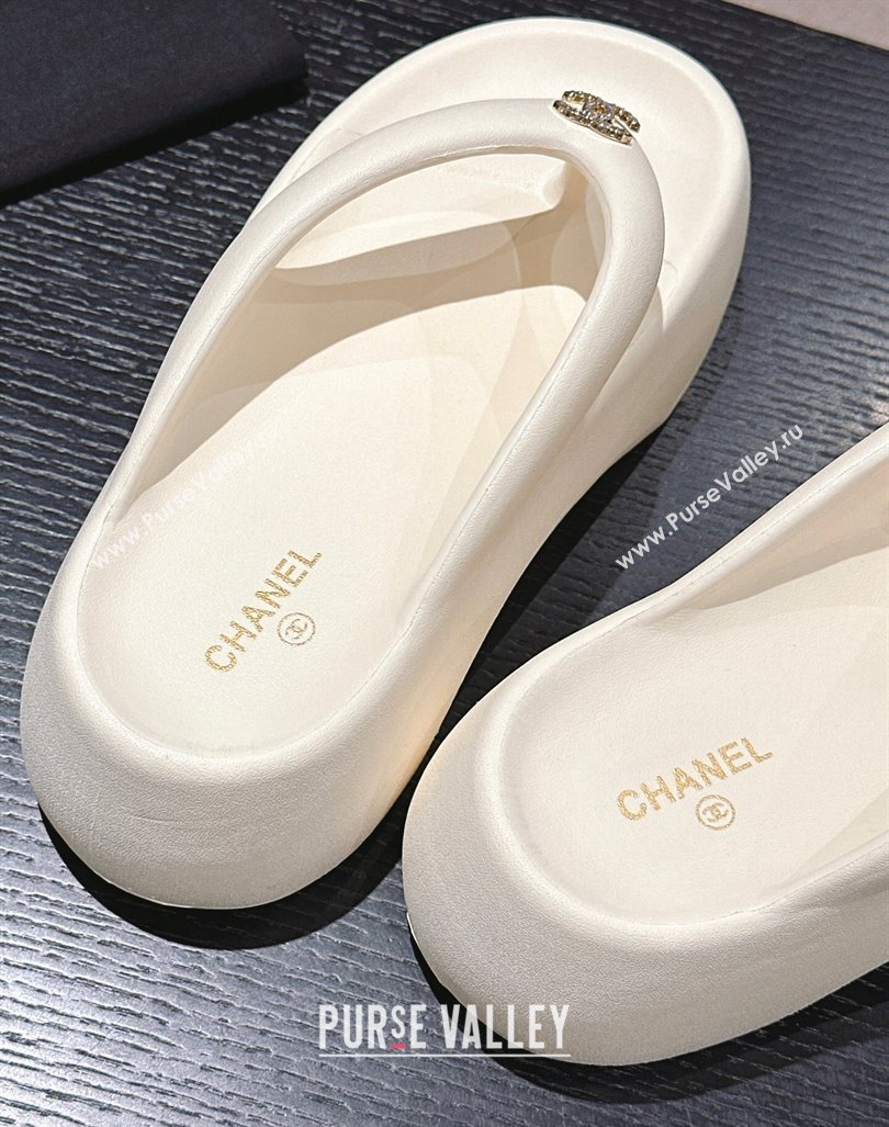 Chanel Rubber Platform Slide Thong Sandals 4cm with CC Cream White 2024 070301 (MD-240603157)