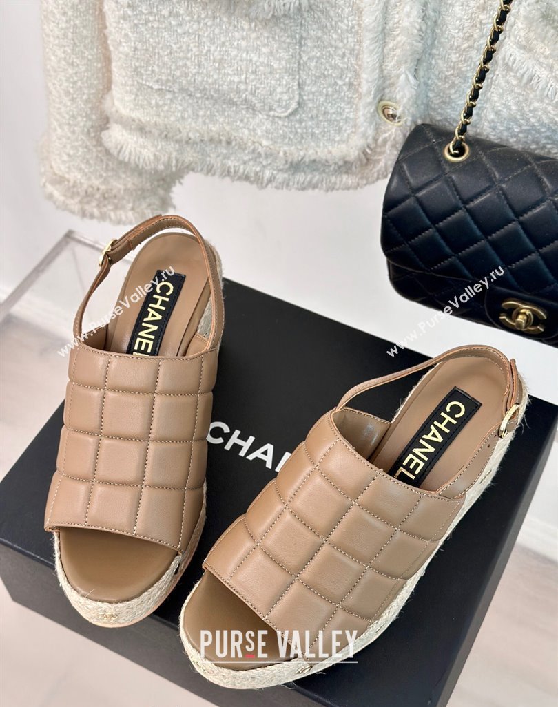 Chanel Quilted Lambskin Wedge Sandals 8cm with Logo Charm Brown 2024 0603 (MD-240603041)