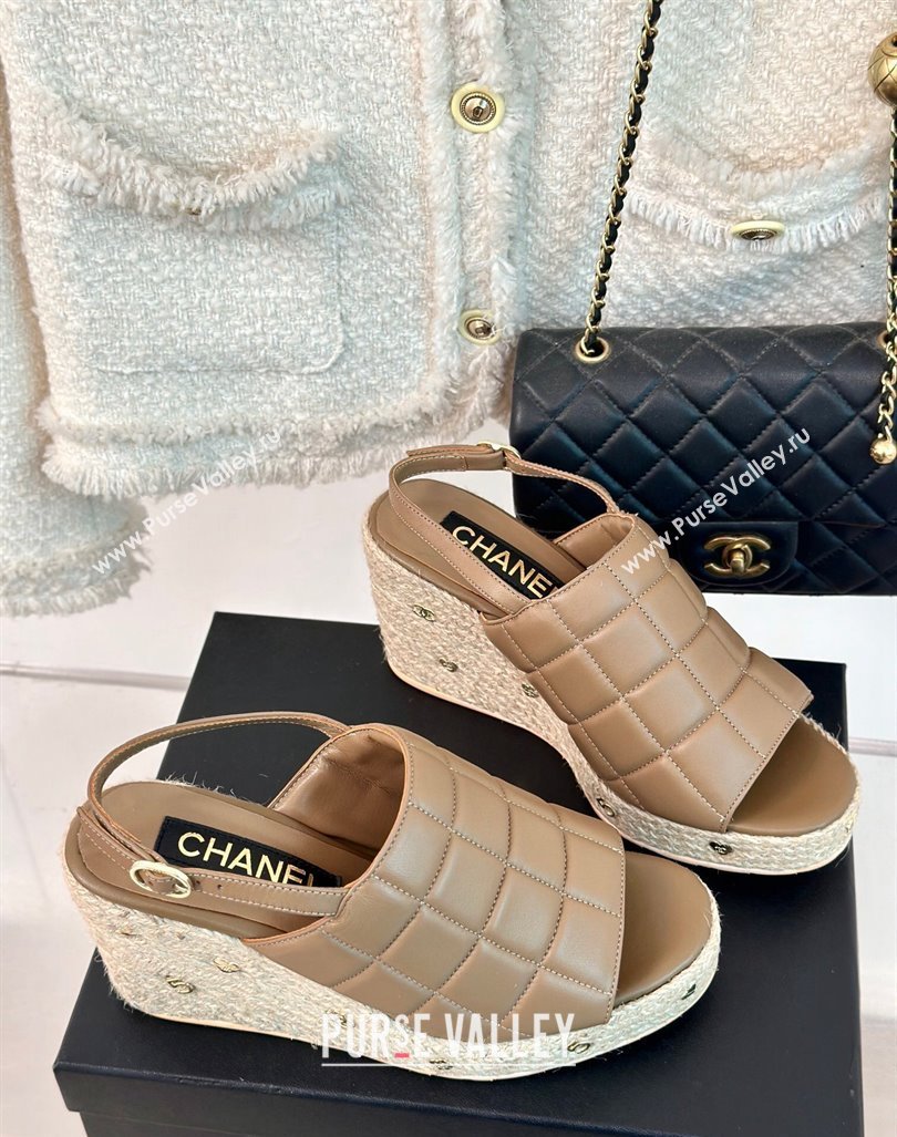 Chanel Quilted Lambskin Wedge Sandals 8cm with Logo Charm Brown 2024 0603 (MD-240603041)