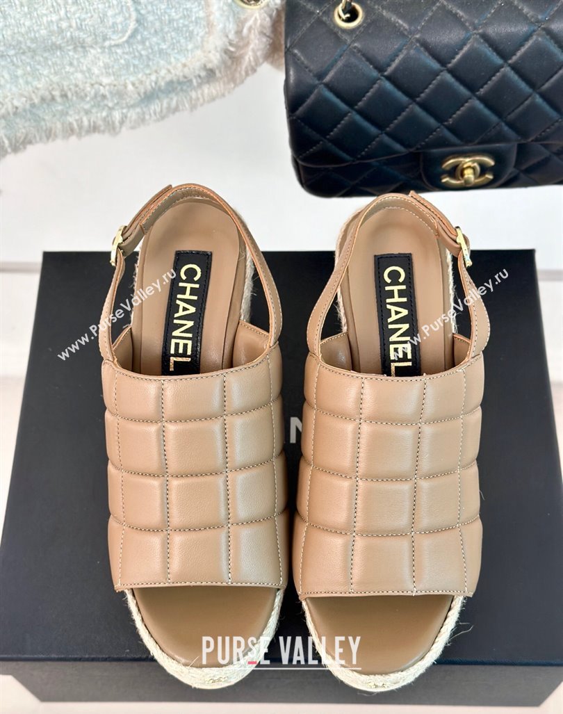 Chanel Quilted Lambskin Wedge Sandals 8cm with Logo Charm Brown 2024 0603 (MD-240603041)