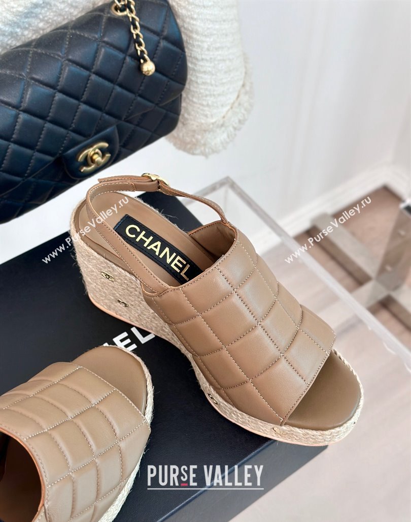 Chanel Quilted Lambskin Wedge Sandals 8cm with Logo Charm Brown 2024 0603 (MD-240603041)