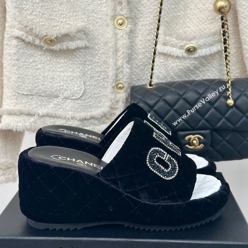 Chanel Quilted Velvet Wedge Slides Sandals Black 2024 0603 (MD-240603076)