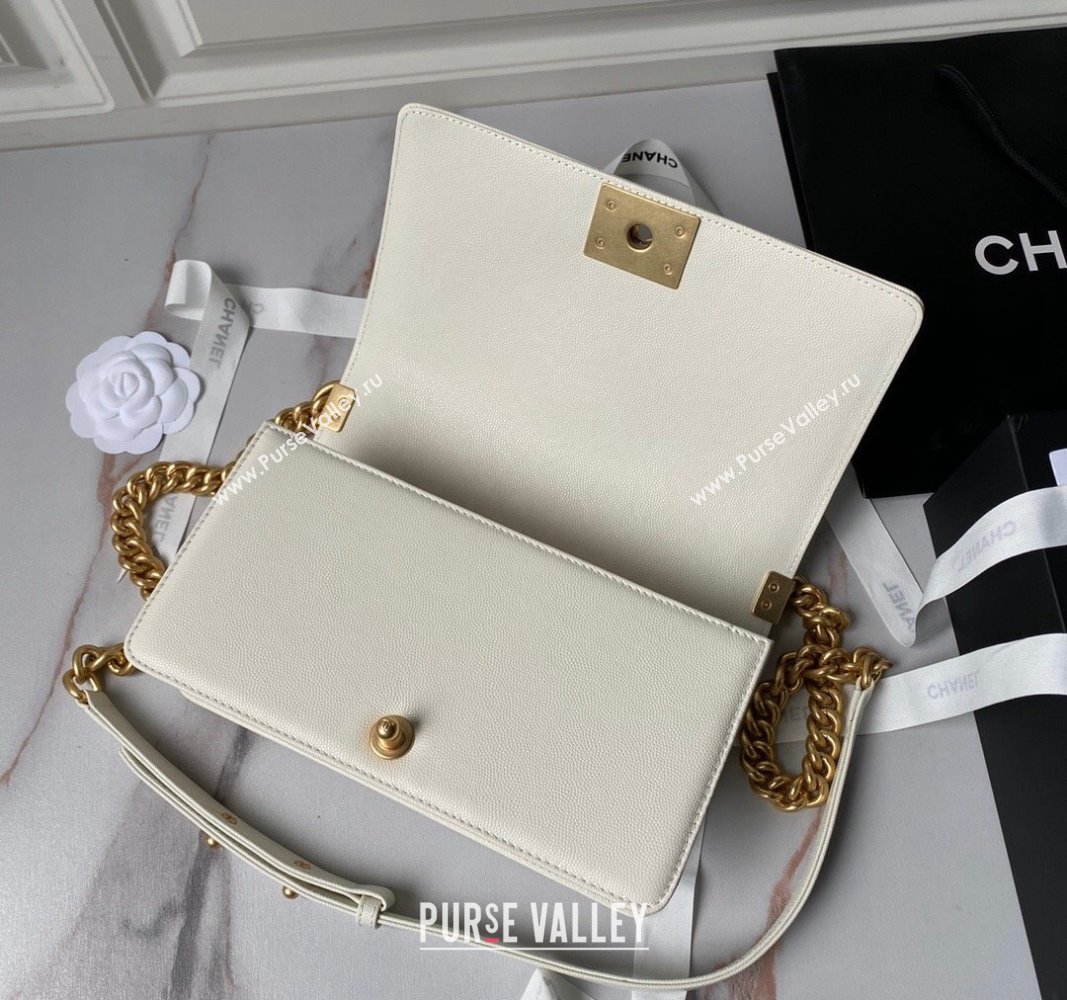 Chanel Grained Shiny Calfskin Medium Boy Handbag White 2024 A67086 (yezi-240627008)