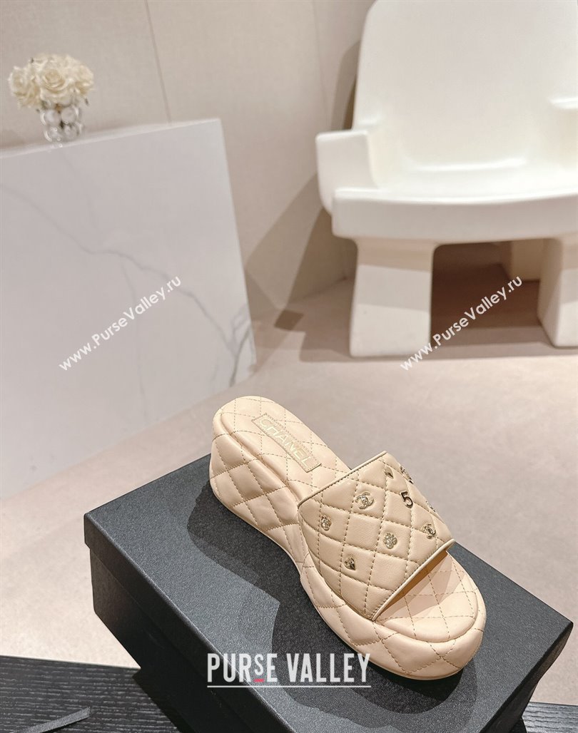 Chanel Lambskin Wedge Slides Sandal 6.5cm with Logo Charm Beige 2024 0701 (MD-240701113)