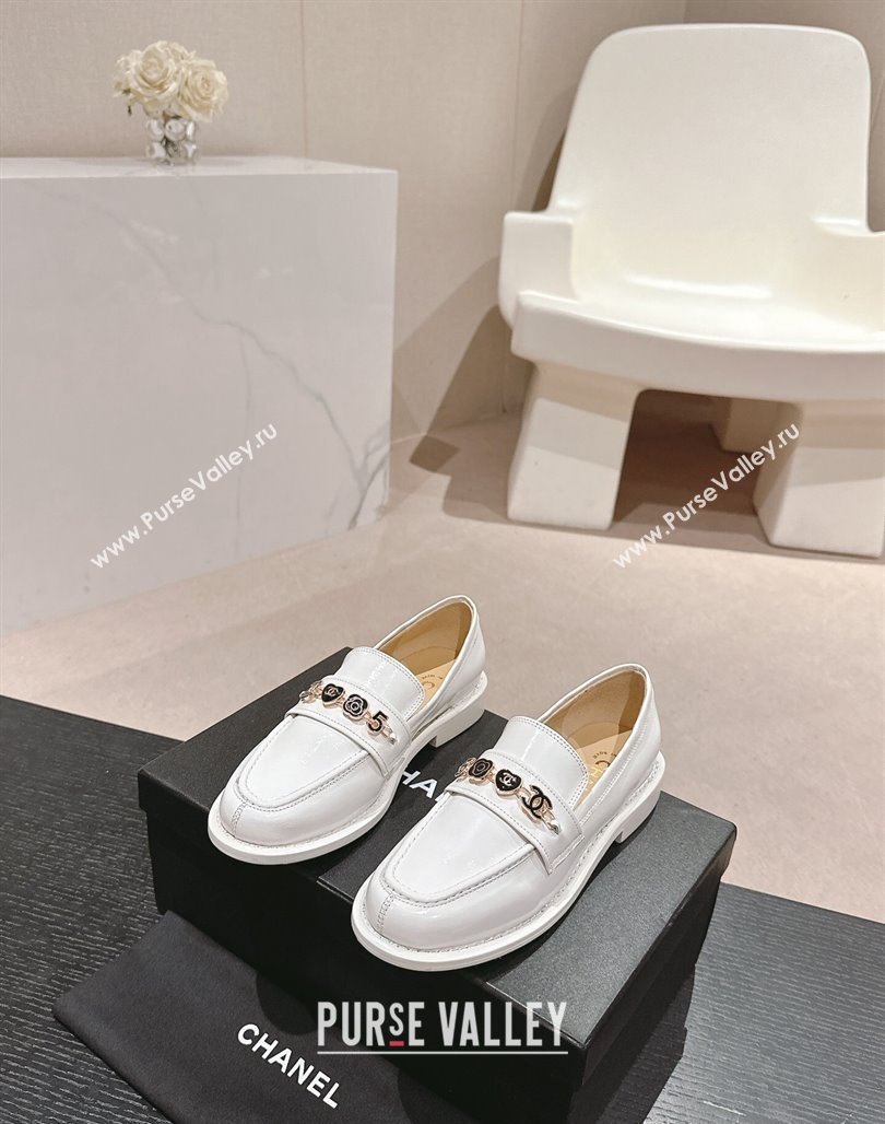 Chanel Calfskin Loafers with Charm White 2024 G45785 (MD-240701057)