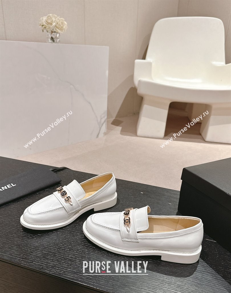 Chanel Calfskin Loafers with Charm White 2024 G45785 (MD-240701057)