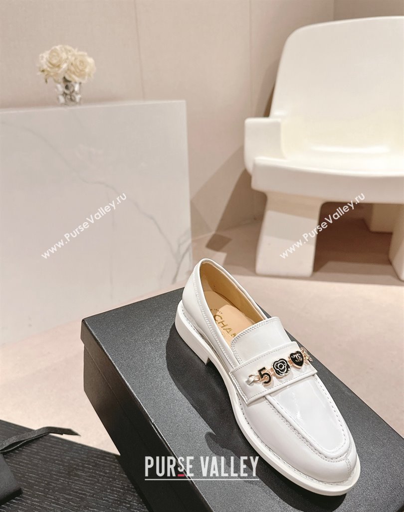 Chanel Calfskin Loafers with Charm White 2024 G45785 (MD-240701057)