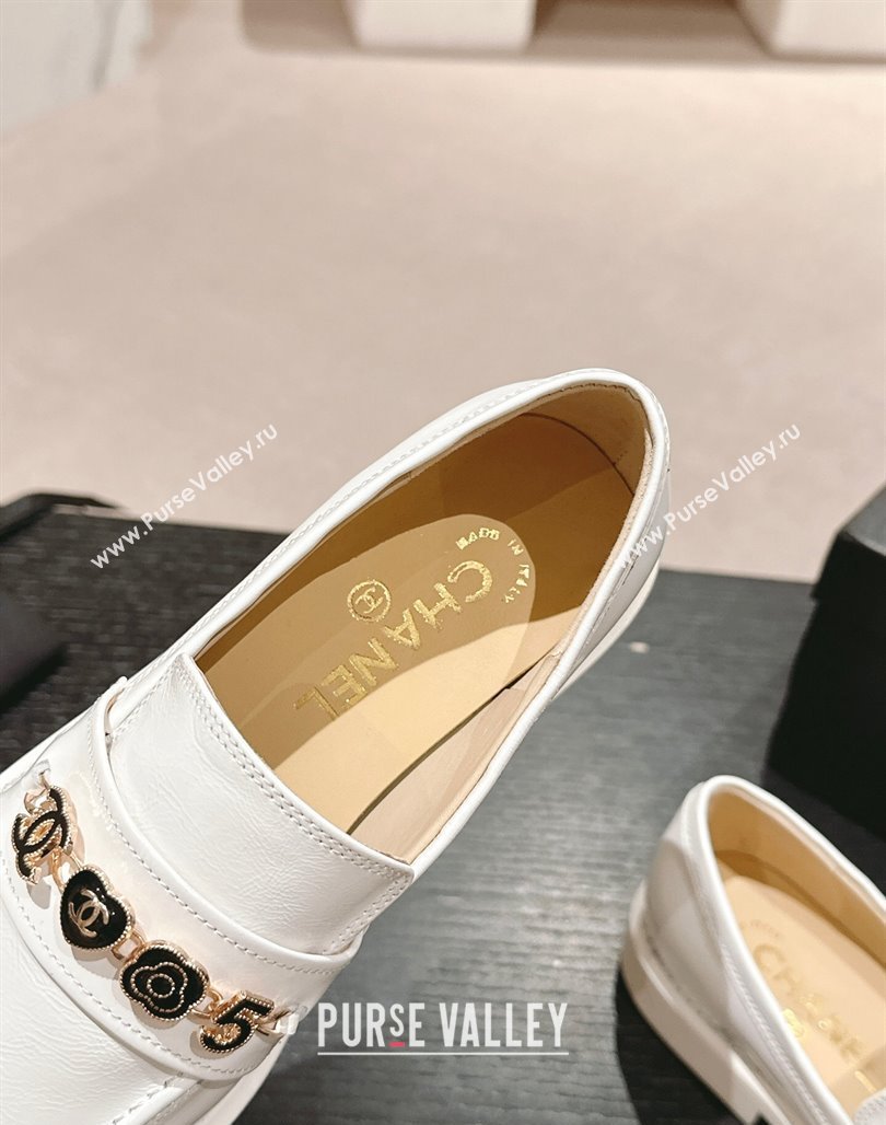 Chanel Calfskin Loafers with Charm White 2024 G45785 (MD-240701057)