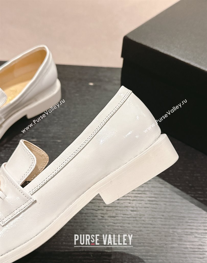 Chanel Calfskin Loafers with Charm White 2024 G45785 (MD-240701057)