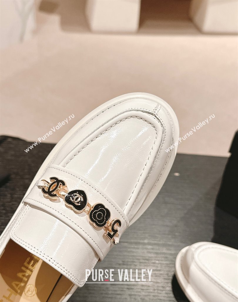 Chanel Calfskin Loafers with Charm White 2024 G45785 (MD-240701057)