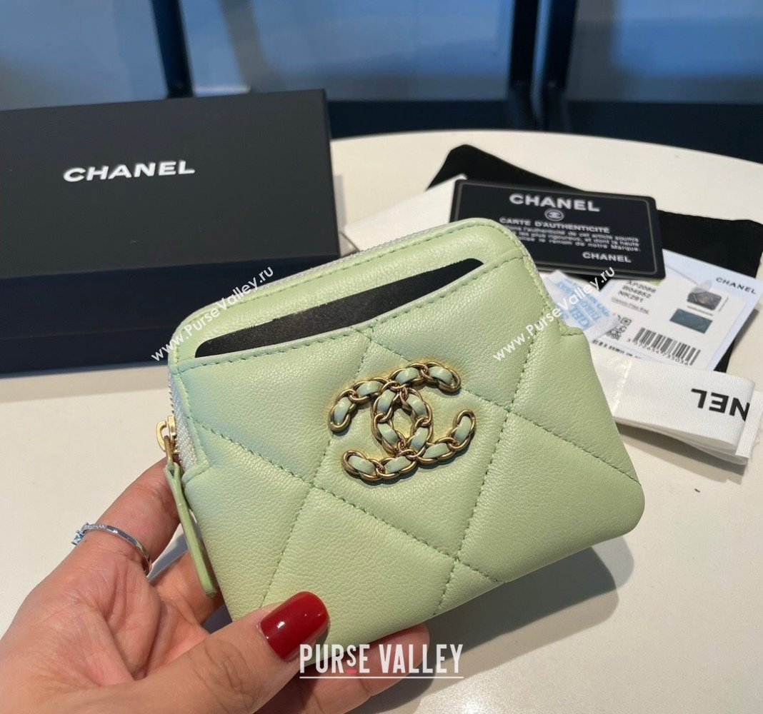 Chanel Shiny Lambskin 19 Zipped Coin Purse Wallet AP2086 Pale Green 2024 (SSZ-240717066)