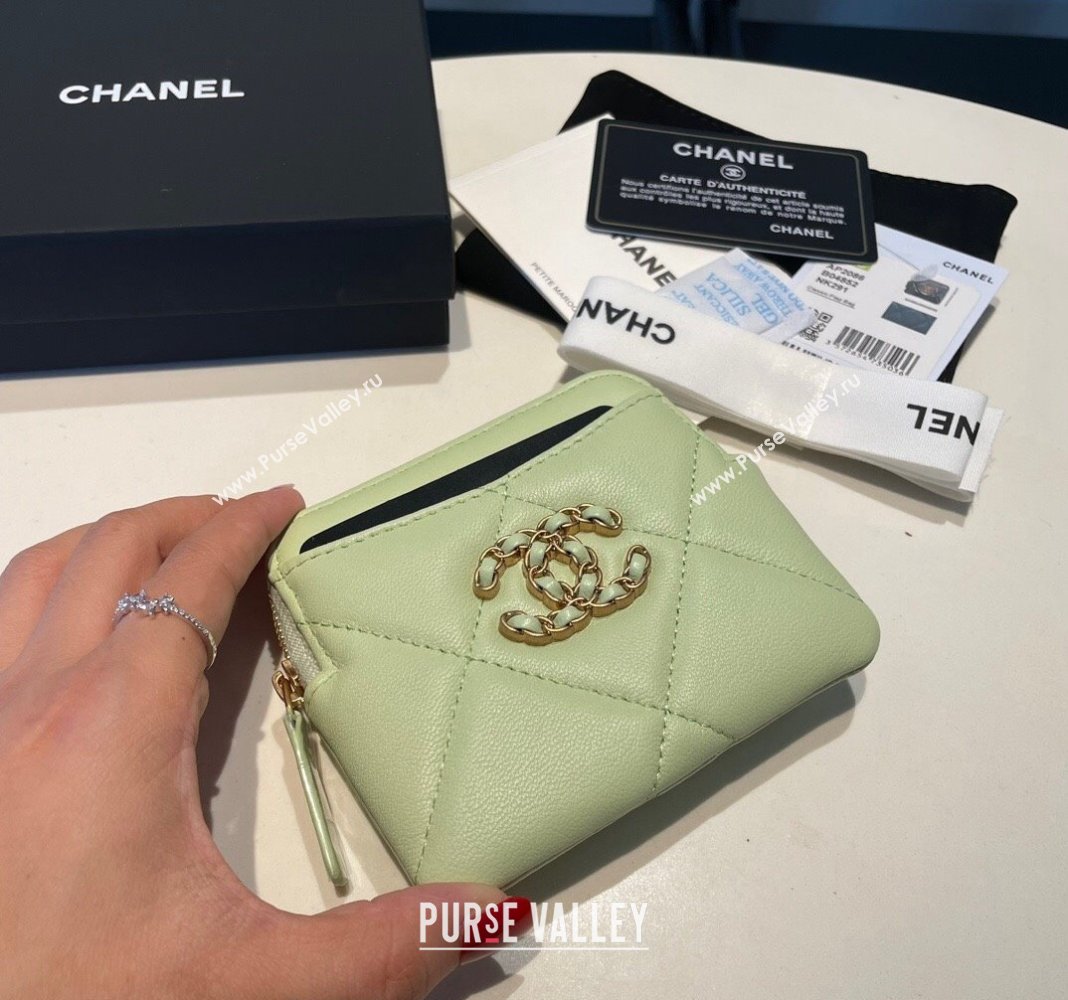 Chanel Shiny Lambskin 19 Zipped Coin Purse Wallet AP2086 Pale Green 2024 (SSZ-240717066)