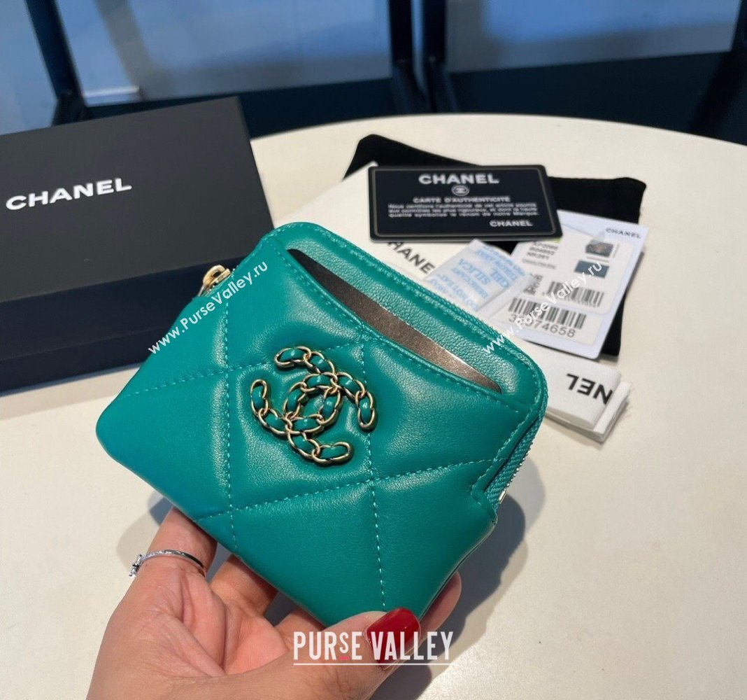 Chanel Shiny Lambskin 19 Zipped Coin Purse Wallet AP2086 Green 2 2024 (SSZ-240717058)