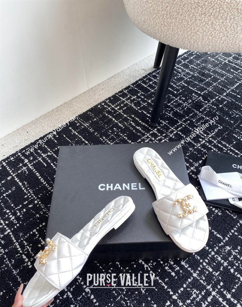 Chanel Lambskin Flat Slides Sandal with Chain Pearl CC White 2024 072204 (KL-240722021)