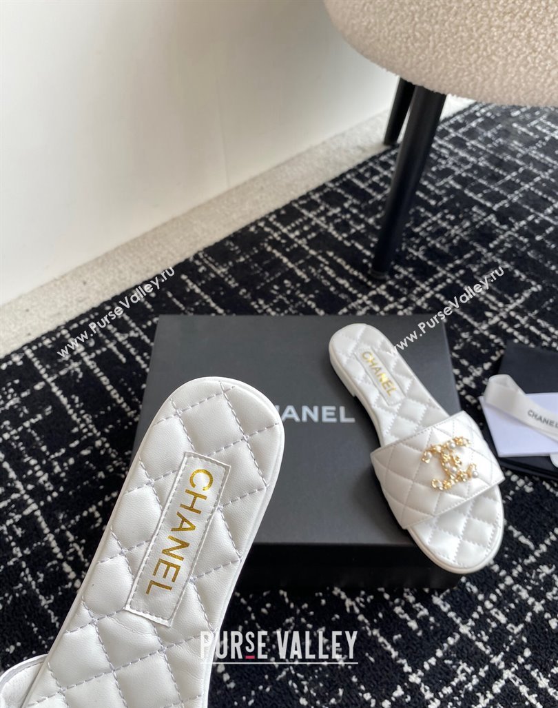 Chanel Lambskin Flat Slides Sandal with Chain Pearl CC White 2024 072204 (KL-240722021)