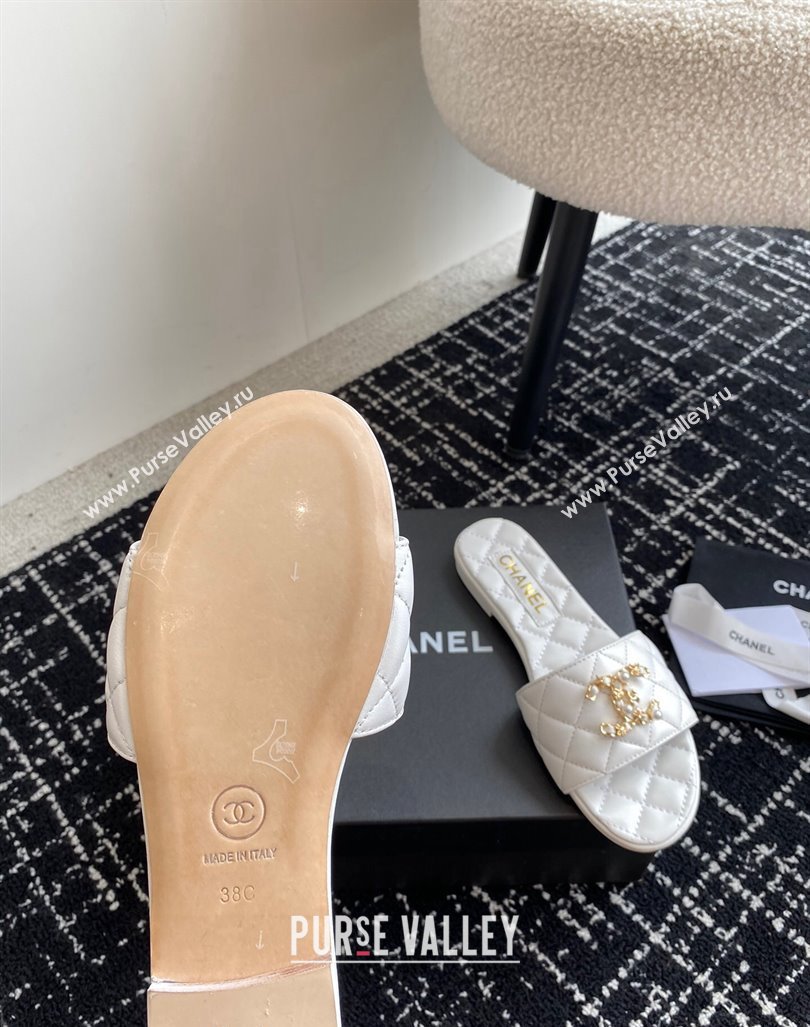 Chanel Lambskin Flat Slides Sandal with Chain Pearl CC White 2024 072204 (KL-240722021)