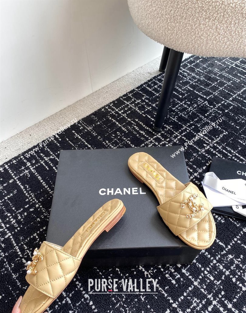 Chanel Lambskin Flat Slides Sandal with Chain Pearl CC Beige 2024 072204 (KL-240722022)