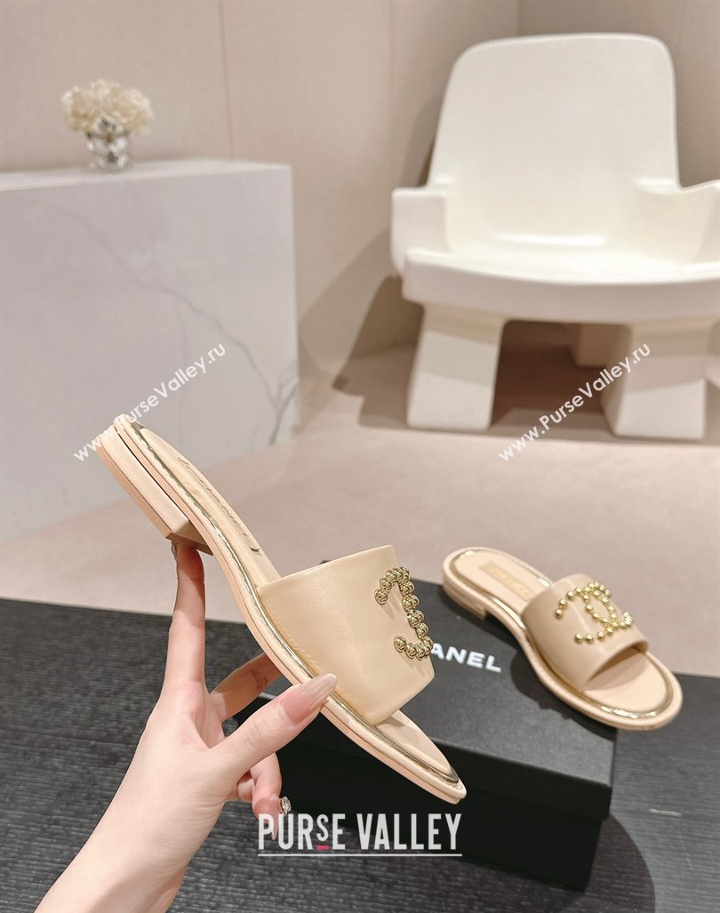 Chanel Calfskin Flat Slides Sandal with Stud CC Beige 2024 072207 (MD-240722048)