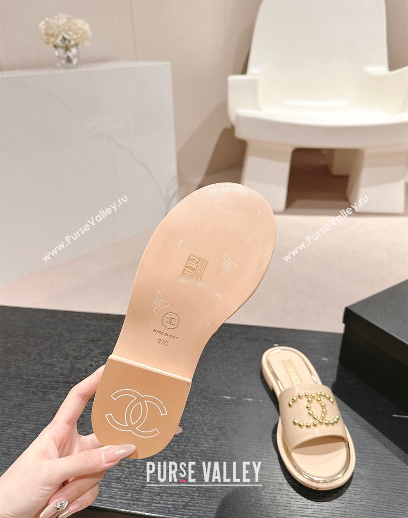 Chanel Calfskin Flat Slides Sandal with Stud CC Beige 2024 072207 (MD-240722048)