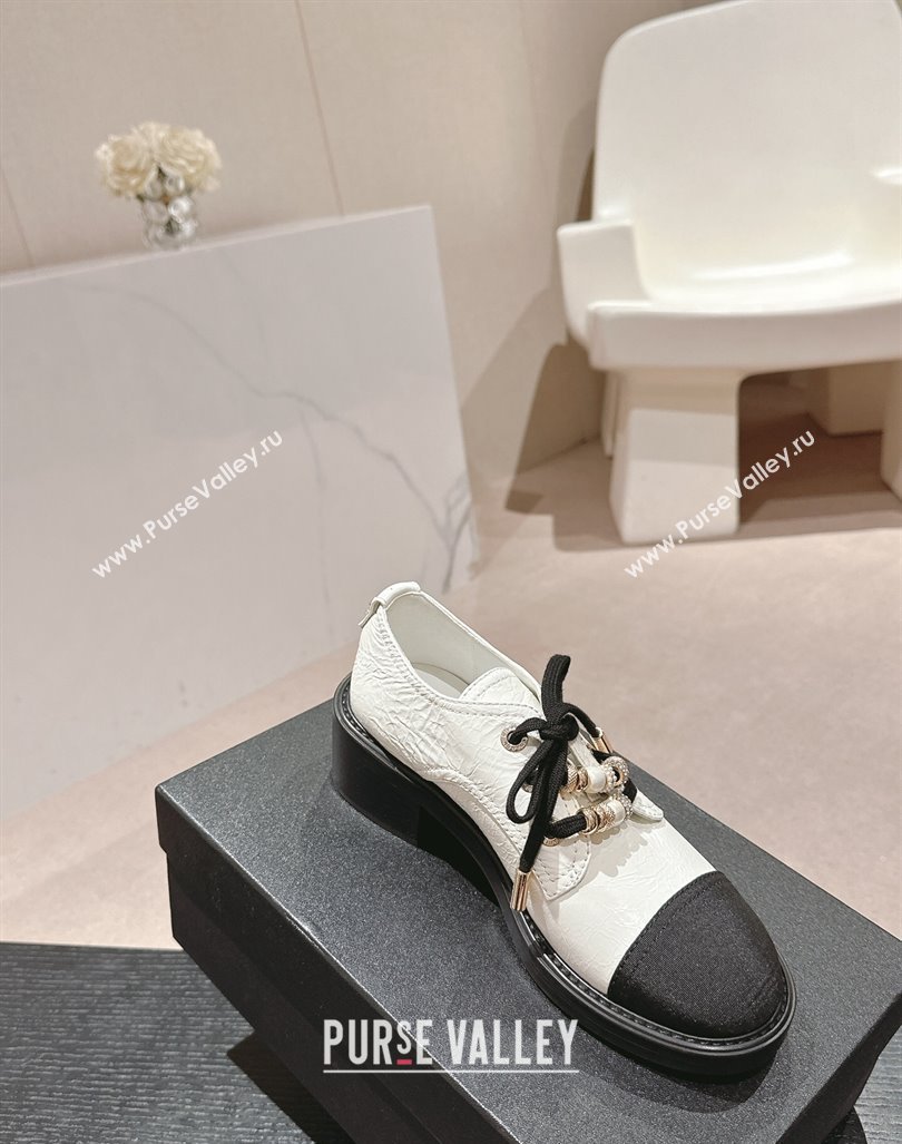 Chanel Patent Crinkled Calfskin lace-up Pumps 5cm with Charm White 2024 G45856 (MD-240722060)