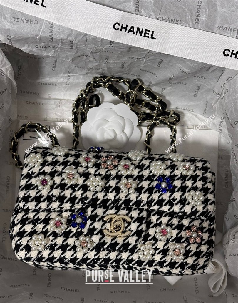 Chanel Embroidered Tweed Mini Classic Flap Bag with Pearl Bloom A69900 White/Black 2024 (yezi-240808022)