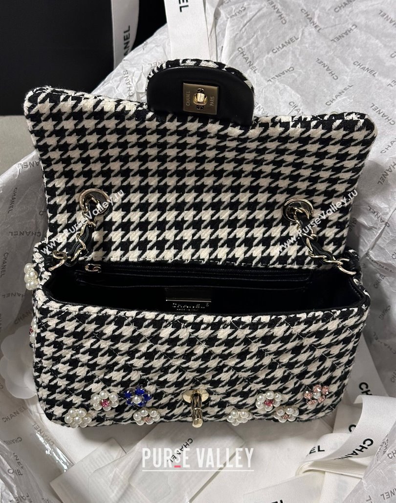 Chanel Embroidered Tweed Mini Classic Flap Bag with Pearl Bloom A69900 White/Black 2024 (yezi-240808022)