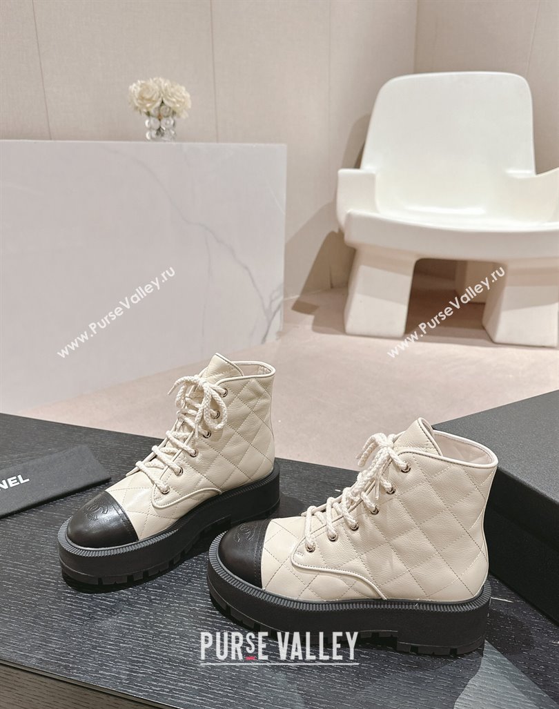 Chanel Quilted Calfskin Platform Lace up Ankle Boots White 2024 CH081632 (MD-240816133)