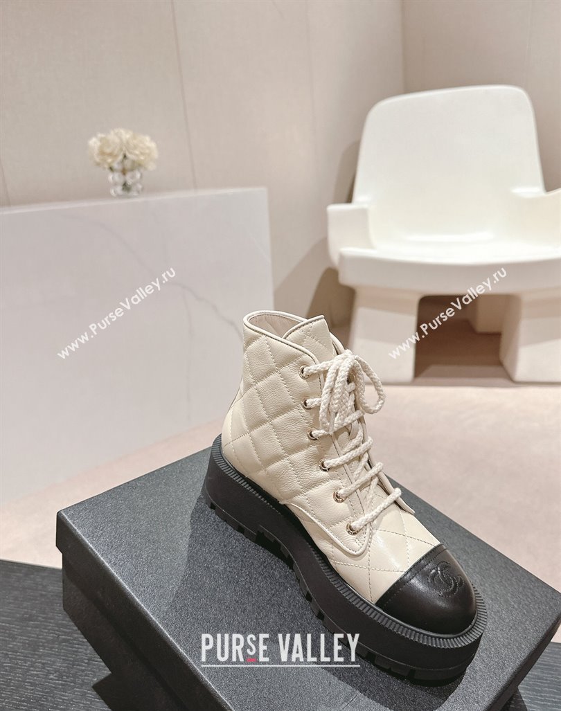 Chanel Quilted Calfskin Platform Lace up Ankle Boots White 2024 CH081632 (MD-240816133)