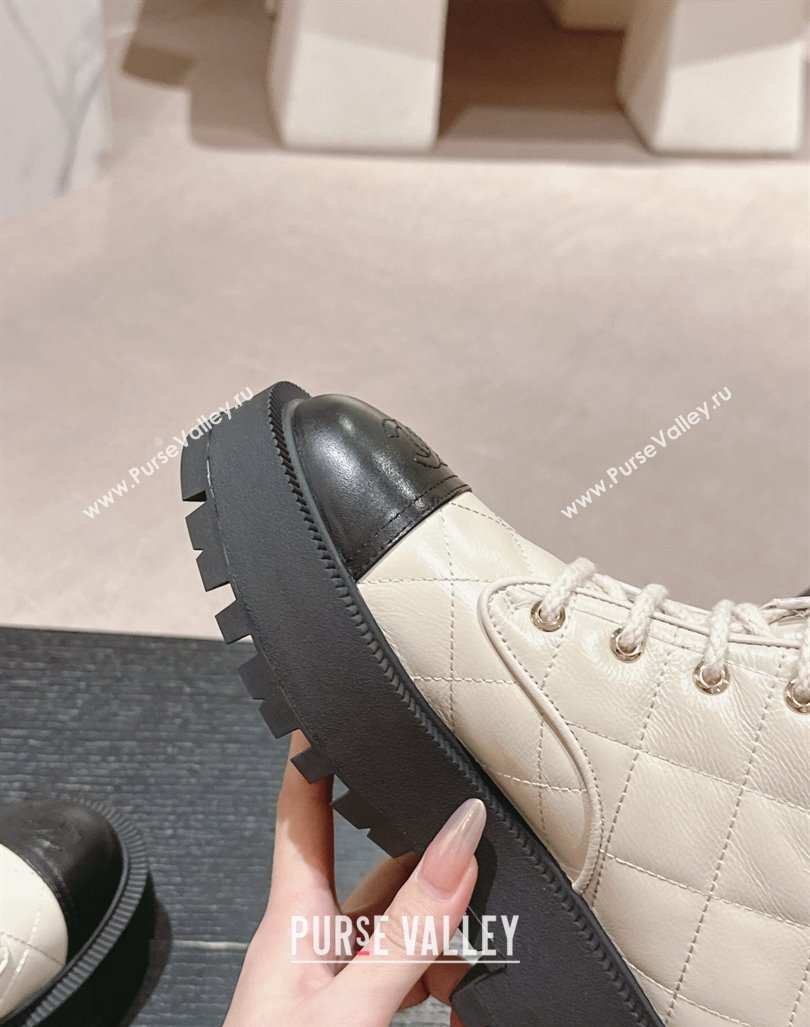 Chanel Quilted Calfskin Platform Lace up Ankle Boots White 2024 CH081632 (MD-240816133)