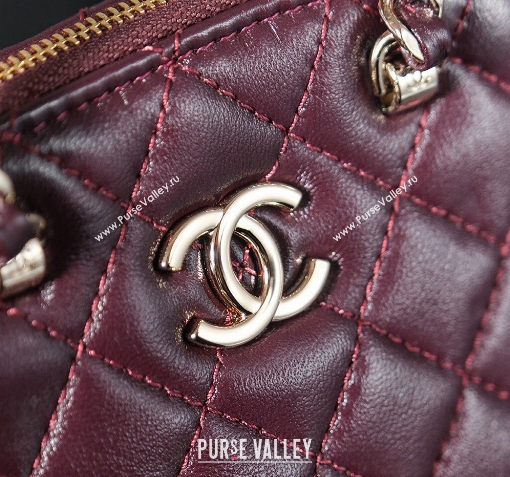 Chanel Shiny Lambskin Clutch with Chain and Top Handle Burgundy 2024 AP3354 (yezi-240830068)