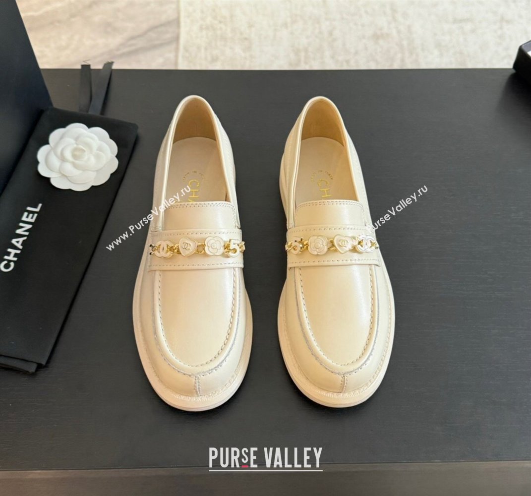 Chanel Calfskin Loafers with Heart Charm Ivory White 2024 G45785 (SS-240910076)