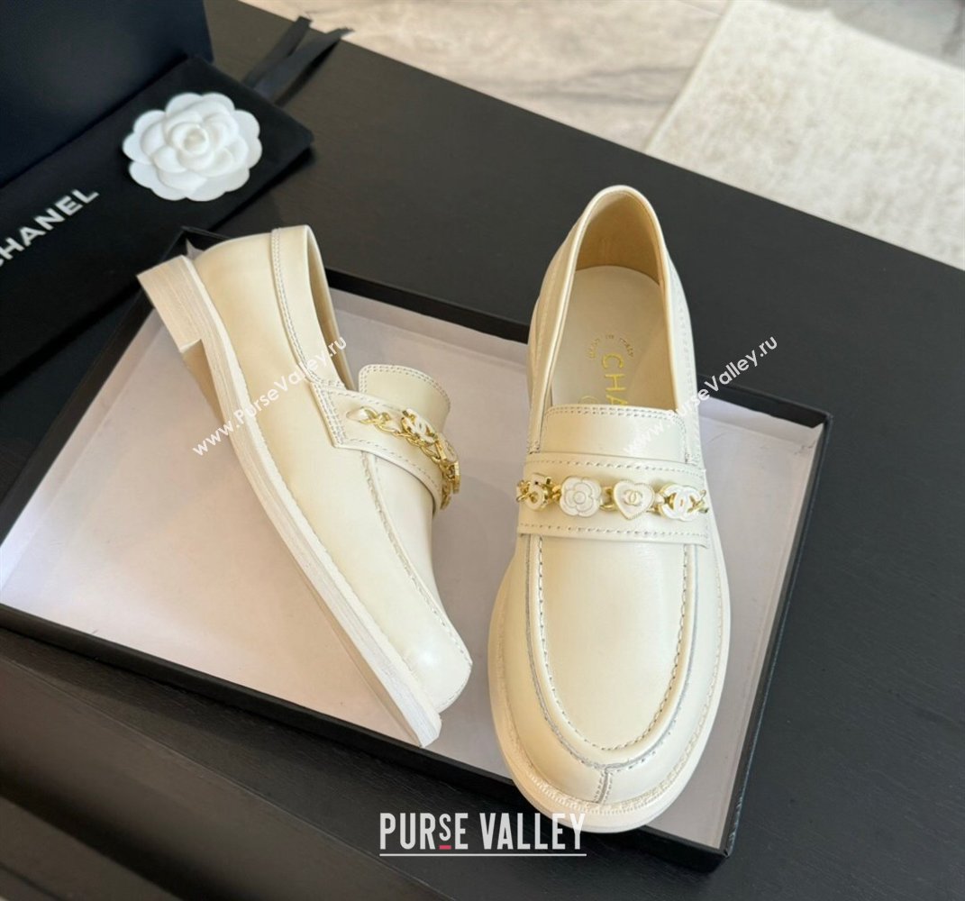 Chanel Calfskin Loafers with Heart Charm Ivory White 2024 G45785 (SS-240910076)