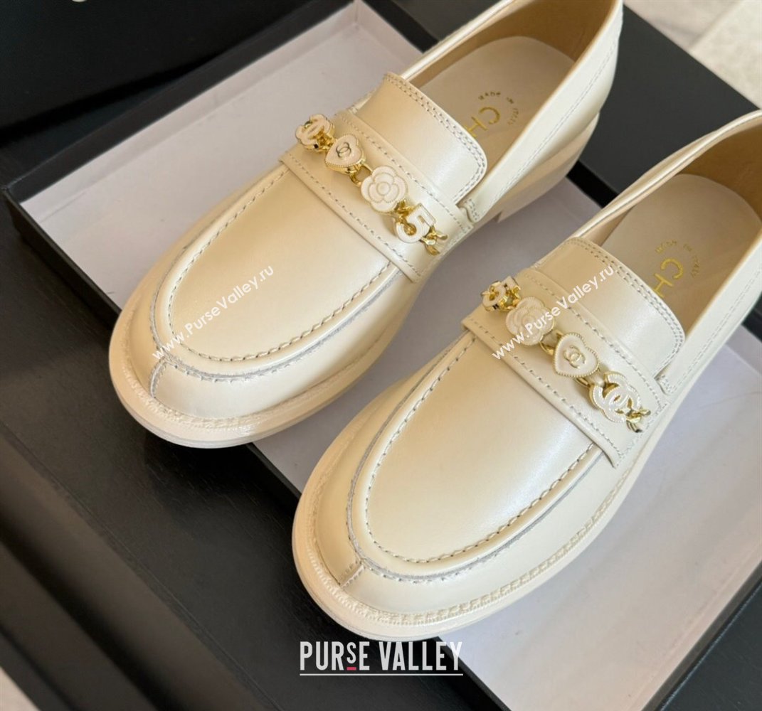 Chanel Calfskin Loafers with Heart Charm Ivory White 2024 G45785 (SS-240910076)